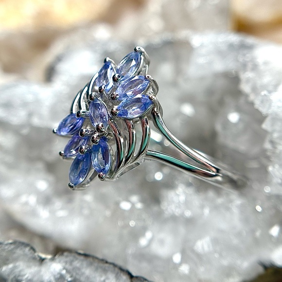“Twinkling Beyond” Truly Divine Tanzanite Ring! 💎 - SIZE (8) - Picture 6 of 9